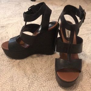 Steve Madden like new black strappy wedges
